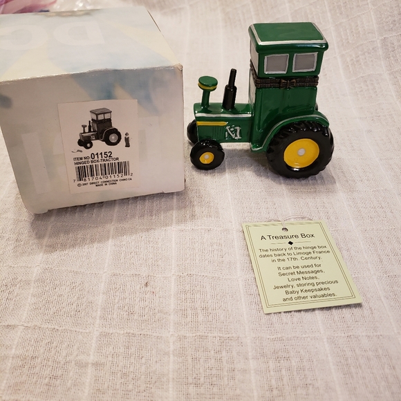 NIB DIRECT CONNECTION tractor shaped mini box - Picture 1 of 4